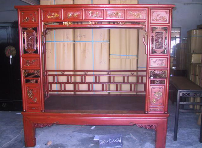04 Antique Poster Bed 1